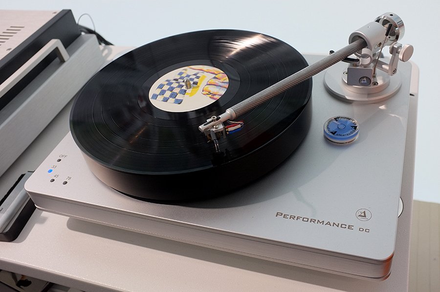 Atmo Sfera Platterless Turntable Spins Vinyl in the Air - COOL