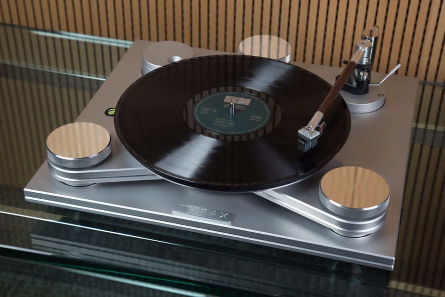 Novos e/ou belos GD - Página 20 Thrax_yatrus_turntable_hifi_news_feb_2019_ol-1