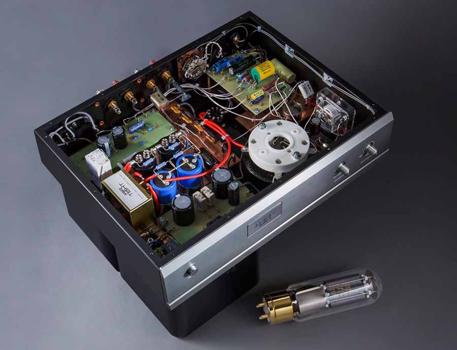 https://hifipig.com/wp-content/uploads/2020/06/airtight_2211_amplifier_hifi_news_junr_2020_3.jpg