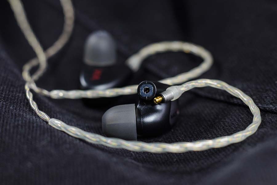 Westone MACH 80 picture of the headphones with dcable 2